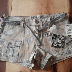 Juniors size 9 camo shorts and belt